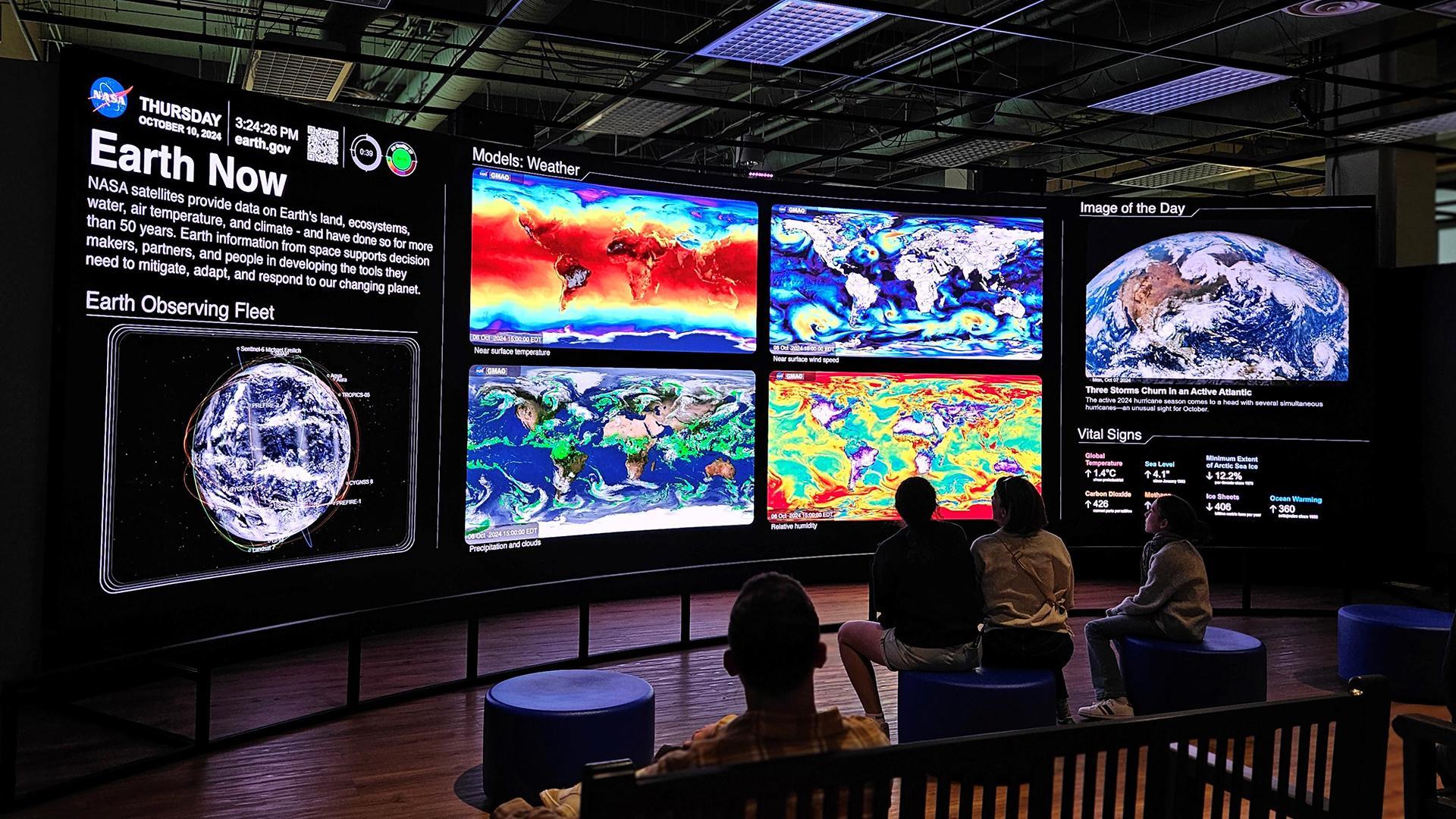The Earth Information Center's Hyperwall display at the Smithsonian National Museum of Natural History.